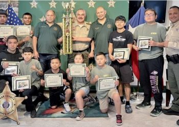 Presentan a los campeones regionales de box