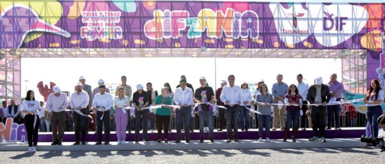 CELEBRAN DÍA DE LA FAMILIA Américo y María inauguran Difzania