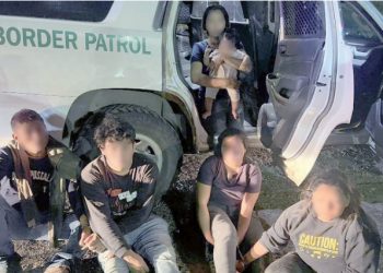 Interceptan camioneta con indocumentados en la U.S. 83