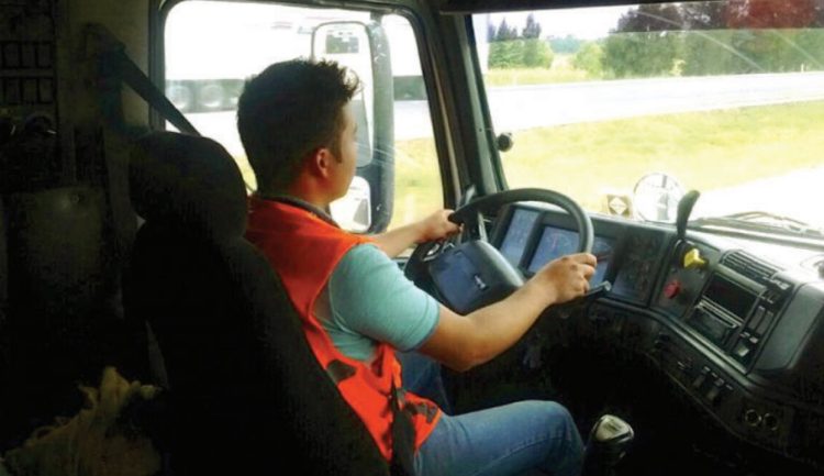 SALARIO POR SEMANA Pagan $9 mil a choferes para retenerlos