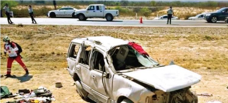 DE LAREDO, TEXAS IBAN A GUANAJUATO Muere familia en volcadura