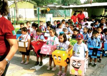A NIÑOS Y ADULTOS Imparten educación vial