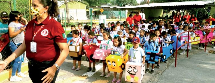 A NIÑOS Y ADULTOS Imparten educación vial