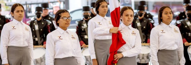Premian a ganadores de escoltas y bandas de guerra del Cobat