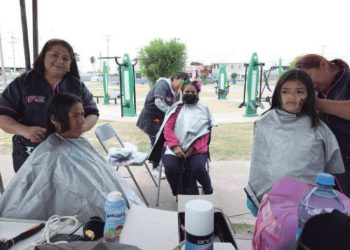 Acuden cientos de vecinos a brigada