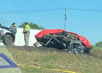 SON 2 MUJERES Y UN HOMBRE Brutal choque de frente deja 3 muertos