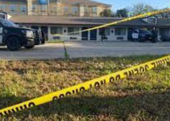 Invade cuarto de hotel y lo matan a balazos