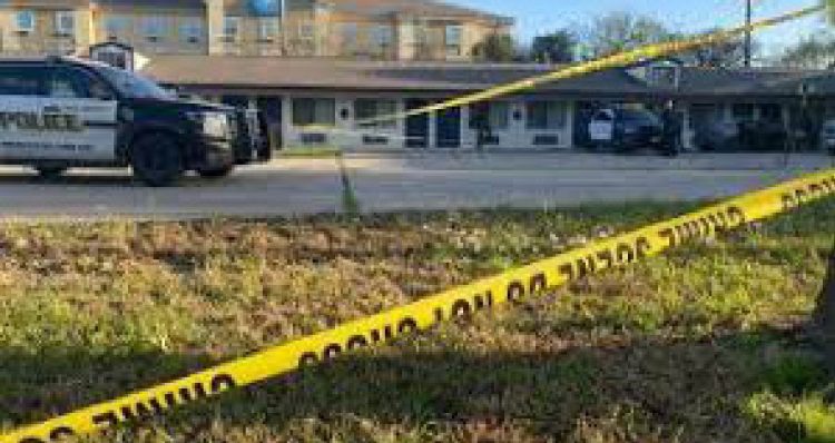 Invade cuarto de hotel y lo matan a balazos