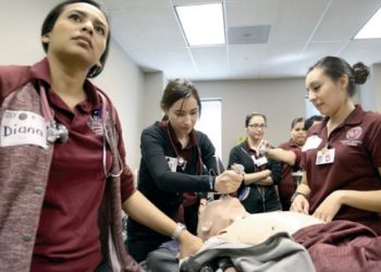 UT promueve abatir déficit médico de Laredo