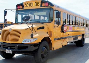 UISD adquiere 26 autobuses escolares