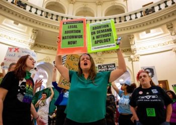 Demandan a tres mujeres en Texas por ayudar en un aborto