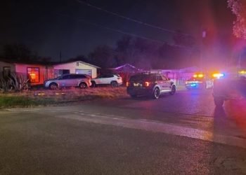 Entra en crisis emocional y amenaza con incendiar su casa