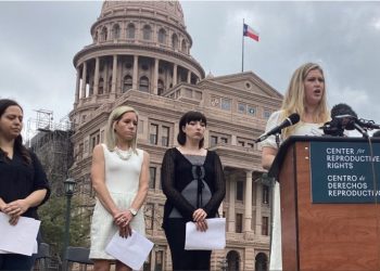 Mujeres demandan al estado de Texas por prohibición al aborto