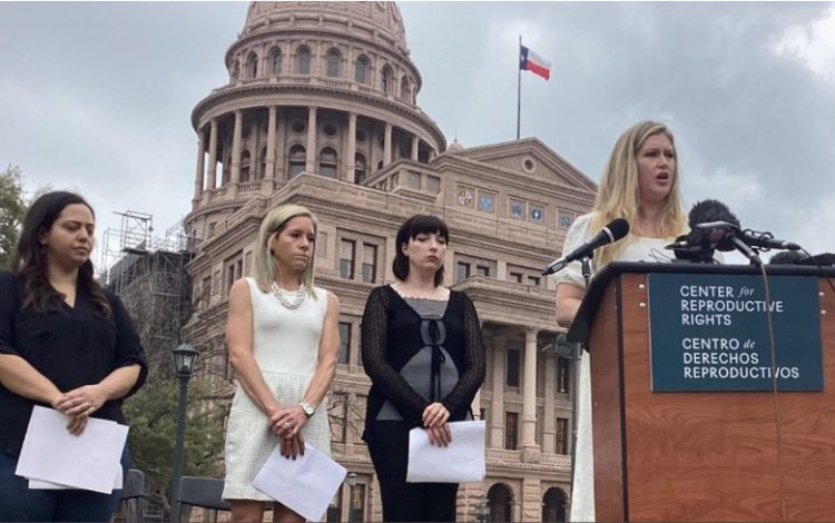 Mujeres demandan al estado de Texas por prohibición al aborto
