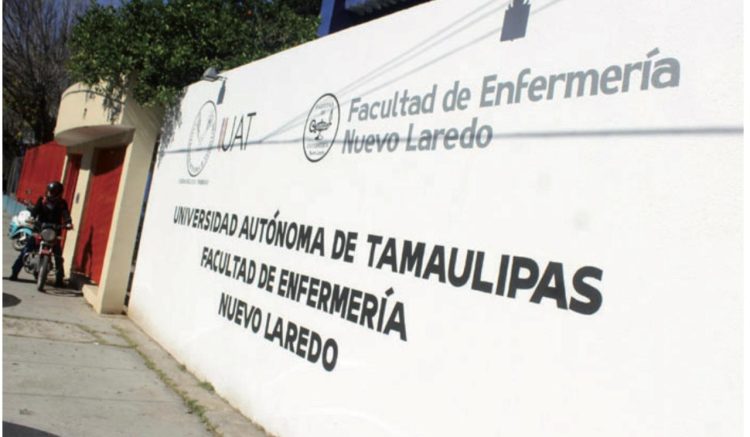 Futuros enfermeros colectan juguetes