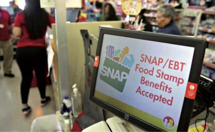 Continúan eliminando ayuda alimentaria a familias