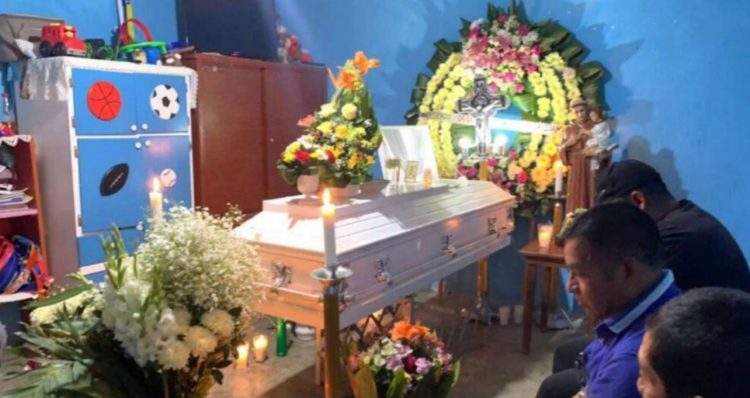 Muere niña en un colegio tras ser golpeada por compañera