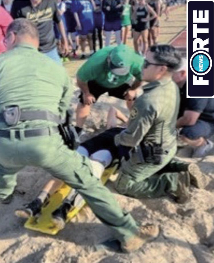 Paramédicos federales auxilian a un estudiante lesionado