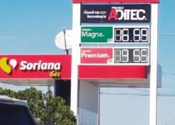 Bajan 90 centavos la gasolina