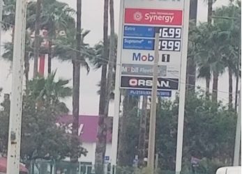 Encarecen gasolina en colonias de la periferia