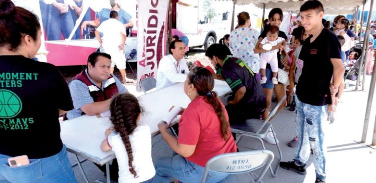 Tocando Corazones atiende a vecinos de Valles de Anáhuac