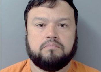 Maestro de escuela católica sostenía relación con estudiante