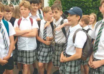 Alumnos varones de prepa podrán vestir falda