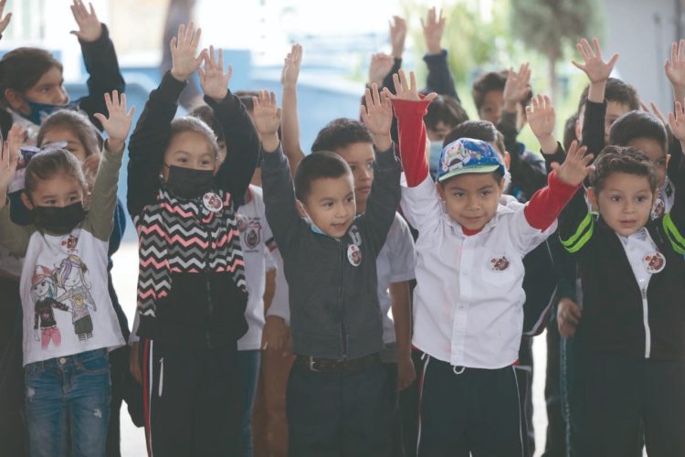 Protestan alumnos como guardianes de la limpieza