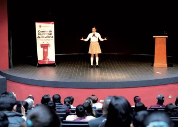 Compiten estudiantes en concurso de oratoria