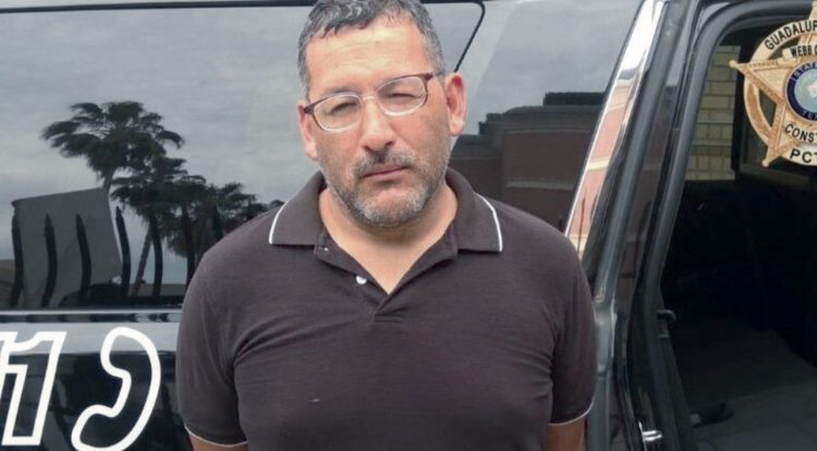 Deja sin comer a sus perros, atados y encerrados