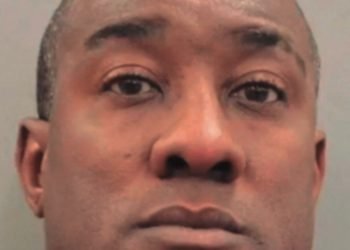 LE DISPARA SOLO POR CHOCAR SU AUSTO Fue exonerado de asesinato y luego mata a un hombre