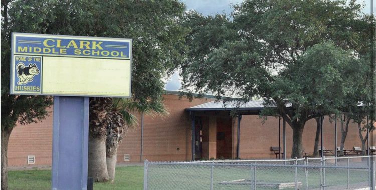 Por fuga de gasolina evacuan Escuela Clark