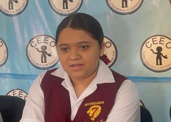 Alumna de secundaria 7 gana primer lugar en oratoria
