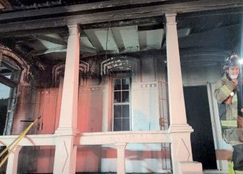 Voraz incendio deja sin casa a familia