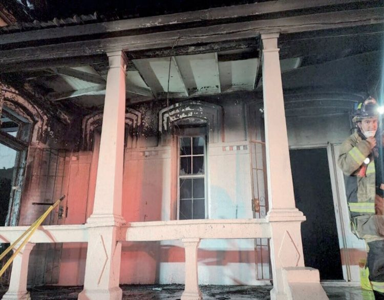 Voraz incendio deja sin casa a familia