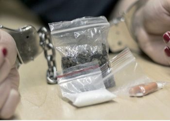 Alertan a jóvenes sobre la tentación de las drogas