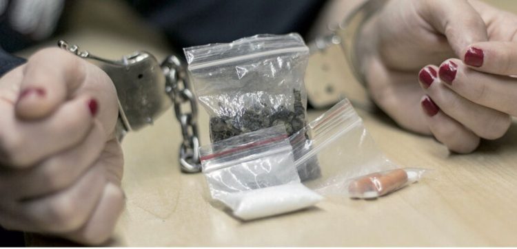 Alertan a jóvenes sobre la tentación de las drogas