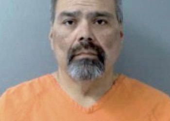 Acusan a maestro de agredir a estudiante