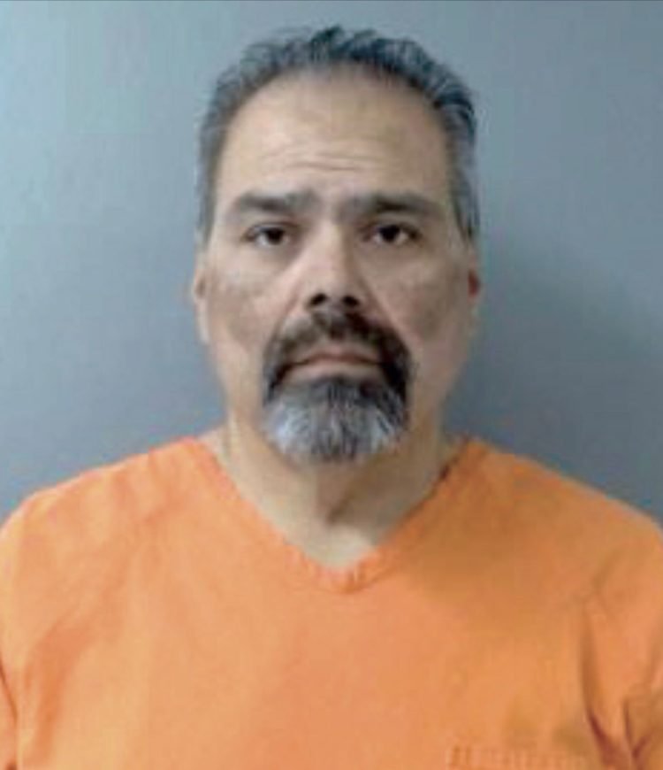 Acusan a maestro de agredir a estudiante