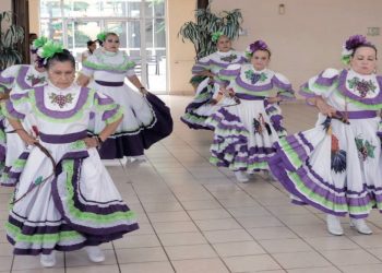 Celebran aniversario de taller de danza