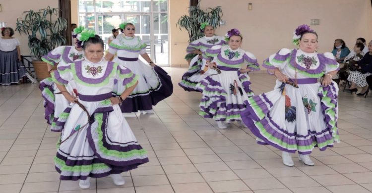 Celebran aniversario de taller de danza