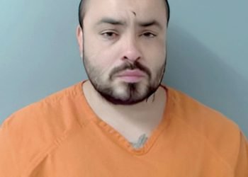 Acusa a su mujer de mentirle y la golpea con un wrench