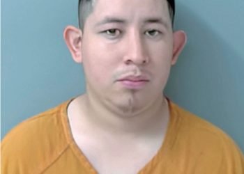 Esposa le pide que deje de tomar y trata de estrangularla