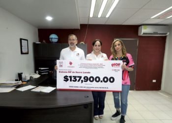 Entregan donativo de concierto al DIF