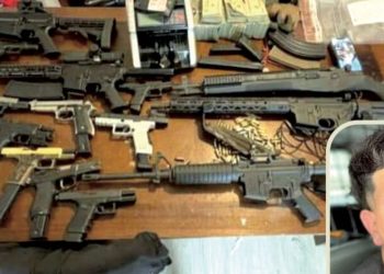 PEGA OPERATIVO ANTIDROGAS Catean casas y aseguran armas, drogas y dinero