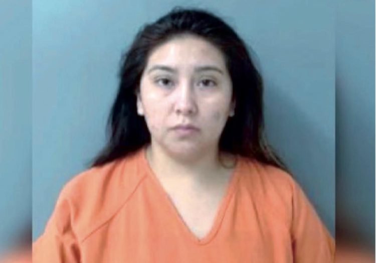 Arrestan a mujer que dejó solos a sus hijos para ir al gimnasio 