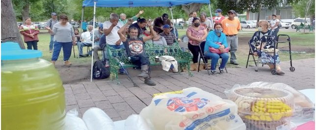 Dotan de comida a familiares de enfermos afuera de hospitales