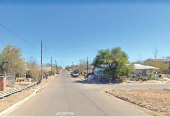 Encuentran a hombre muerto bajo un puente