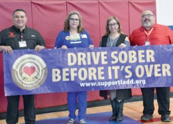 Inician graduaciones y desafíos de beber alcohol para festejar