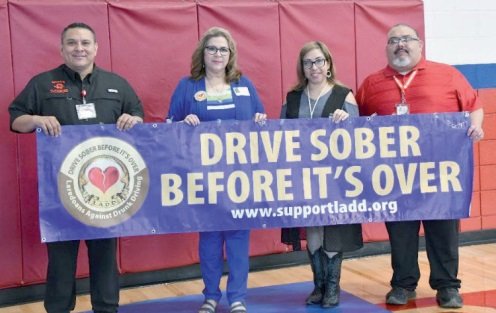 Inician graduaciones y desafíos de beber alcohol para festejar